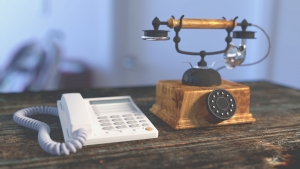 telephone-1324357_1920